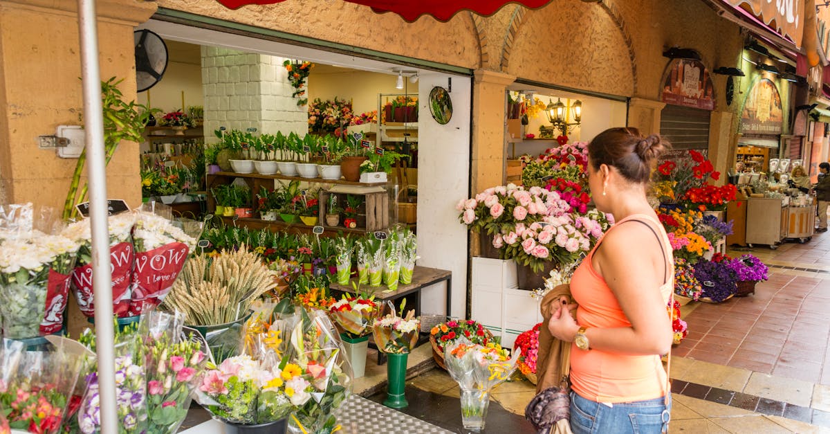 Hand-Tied Bouquets: The Art of Casual Chic