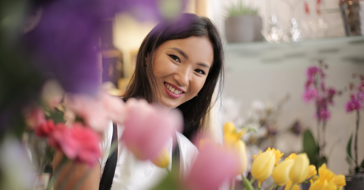 How to Create Impactful Centrepieces with Local Blooms